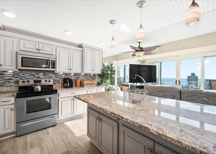 Ferienhaus Beautiful Oceanfront 3 Bedroom Penthouse Unit With Two Pools!