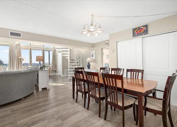 Beautiful Oceanfront 3 Bedroom Penthouse Unit With Two Pools! *
