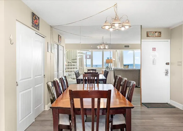 Beautiful Oceanfront 3 Bedroom Penthouse Unit With Two Pools!