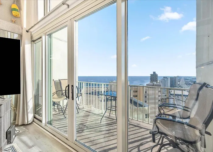 Beautiful Oceanfront 3 Bedroom Penthouse Unit With Two Pools!