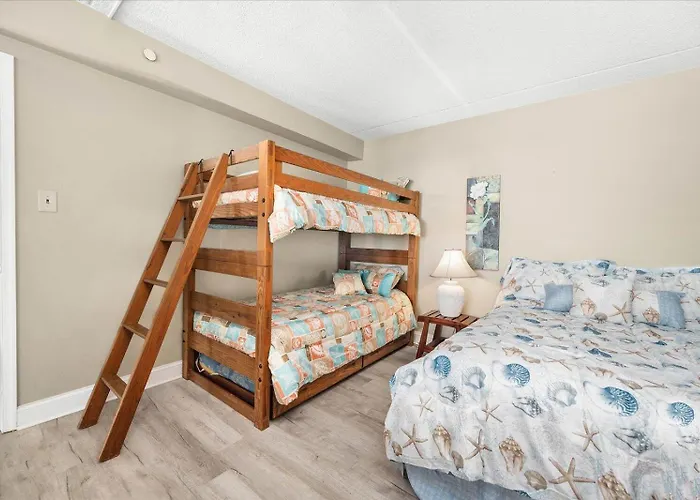 Beautiful Oceanfront 3 Bedroom Penthouse Unit With Two Pools!