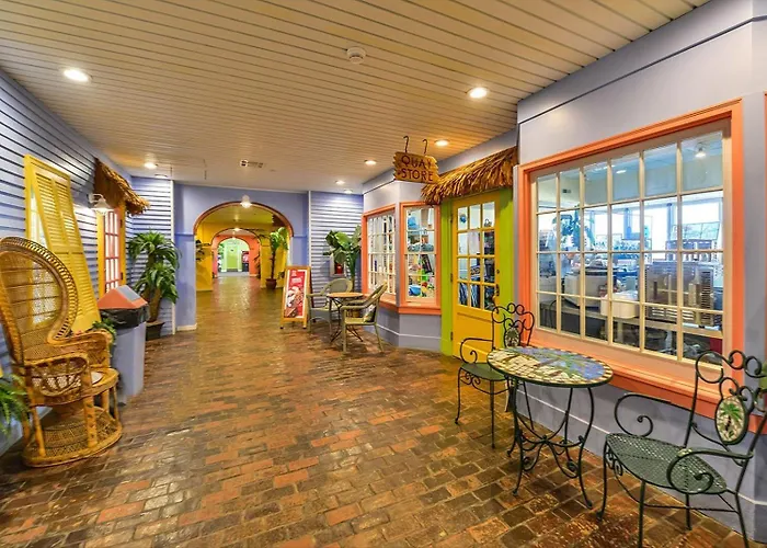 Beautiful Oceanfront 3 Bedroom Penthouse Unit With Two Pools! *